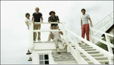 Comment s'appelle la chanson de leur tout premier clip ?