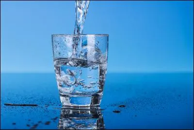 Qui a chanté "L'eau vive" ?