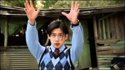 Comment s'appelle la femme qui les a aidés ?