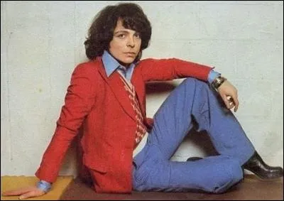 Cet artiste français, transformiste et rockeur, s'engagea dans la bouche de métro Châtelet, le 14 avril 1990 à 15 heures, on ne l'a jamais revu depuis !