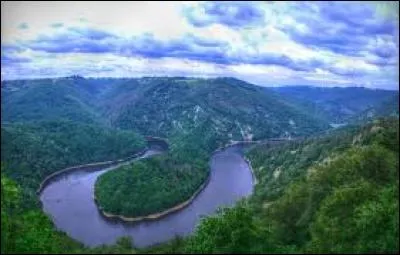La Sioule est une rivière de 150 km, qui est réputée pour ses gorges. Quelle rivière ou fleuve rejoint-elle ?