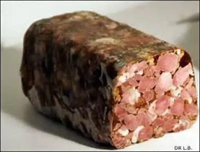 Avant de préparer un pâté de tête de cochon, comment ferez-vous cuire la tête ?