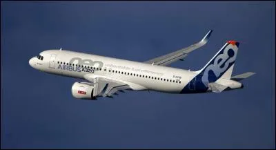 À combien estime-t-on le nombre d'avions de plus de 100 places qui devront être fabriqués dans les 20 prochaines années pour satisfaire la demande de transport aérien ?