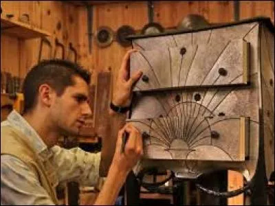 Comment s'appelle le métier d'une personne qui fabrique des meubles en bois ?