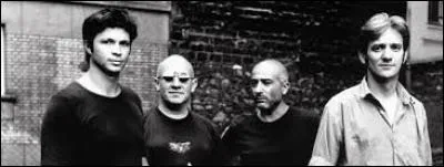 ''À ton étoile'' est une chanson de NOIR Désir dont l'auteur est Yann Tiersen. Il connut le succès après avoir composé la BO du film...