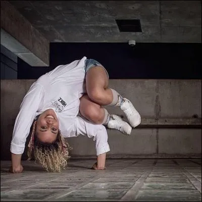 En France, la première apparition officielle du breakdance remonte à la tournée "New York City Rap" organisée par :