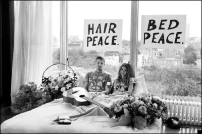 Leur couple est tellement mythique que les gens reproduisent leur fameux "Bed-In" tenu à Montréal en 69 (comme sur la photo). Ai-je vraiment besoin d'en dire plus ?
