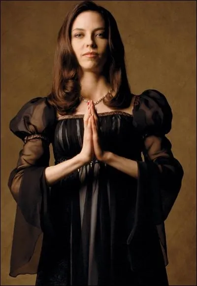 Elle est sortie avec :