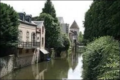 Avec une superficie de 5 880 km², à quel rang des départements français cela me place-t-il (en comptant ceux d'outre-mer) ?