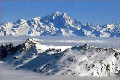 Quelle est l'altitude du Mont Blanc ?