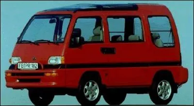 Ne trouvez-vous pas que cette Subaru ressemble à un pot de yaourt ? A quel parfum, le modèle ?