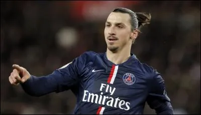 Quelle est la nationalité du footballeur international Zlatan Ibrahimovic jouant actuellement au poste d'attaquant au Paris Saint-Germain ?