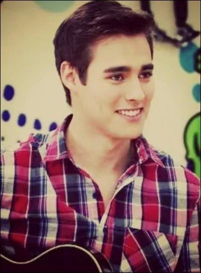 Jorge Blanco a joué dans une série et dans un film de Disney Channel :