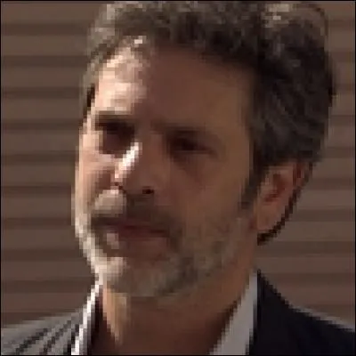 Qui a aidé Sacha à préparer la fuite de Jonas ?