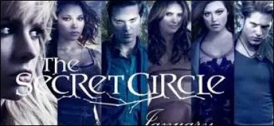 Dans les livres qu'arrive-t-il à la mère de Cassie ?