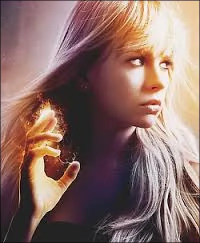 Qui est la demi-sœur de Cassie ?