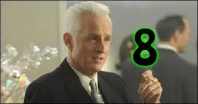 8 - Roger Sterling de la série "Mad Men". Il enchaîne les aventures et est accro à l'alcool et aux cigarettes. Quand a-t-il été se battre ?