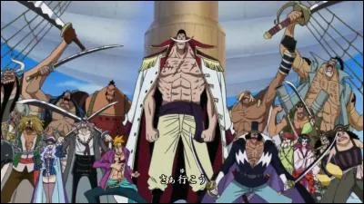 Comment se nomme le commandant de la 6e flotte de Barbe Blanche ?