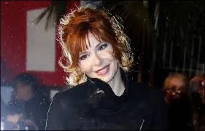 Musique - Avec qui Mylène Farmer partage-t-elle un duo sur la chanson "Les mots" ?