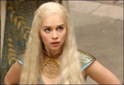 Ne souriez pas trop vite, vous pensez bien que je ne vais pas vous demander le titre d'une célèbre série, mais celui d'un film correspondant à cette actrice !