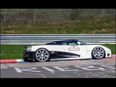 Quel chrono la Koenigsegg CCR a-t-elle fait sur le Nürburgring ?