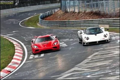 Quelle est la vitesse maximale atteinte par la Koenigsegg Agera R sur le Nürburgring ?