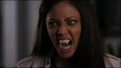 Erika est ... de Sarah.