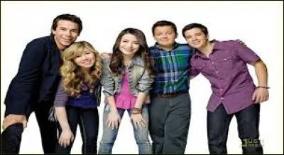 ICarly est une série réalisée par...