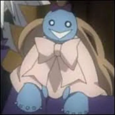 Elle est une petite poupée qui est toujours (ou presque) sur l'épaule gauche de l'un des personnages du manga. On ne sait pas si elle parle réellement ou si c'est juste un ''tour'' de ventriloque. De qui s'agit-il ?