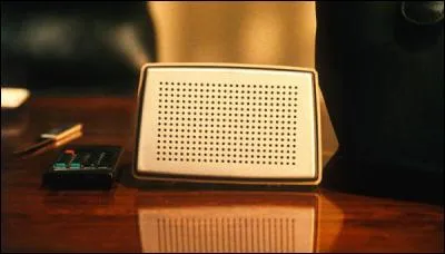 Nous ne connaissons du patron des "Drôles de dames" que sa voix et son prénom. Quel est-il ?