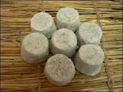 On le trouve en mercerie mais c'est aussi un fromage, c'est :