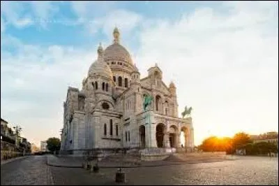 La basilique du Sacré-Cur est un édifice religieux parisien majeur. Dans quel quartier est-elle située ?