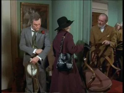 Dans l'pisode 'L'un et l'autre' Danny est contraint de prendre l'identit de Lord Sinclair, qu'achte-t-il  une vente aux enchres pour 30 000 livres croyant qu'il s'agissait de 30 livres ?