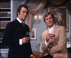 Quel est le cocktail ftiche de la srie, celui qui dclenche un dialogue entre les deux personnages, au sujet du nombre d'olives ?