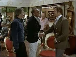 Dans l'pisode en Italie 'Entre deux feux', quel nom porte l'insupportable cousin couard et fauch de Brett ?