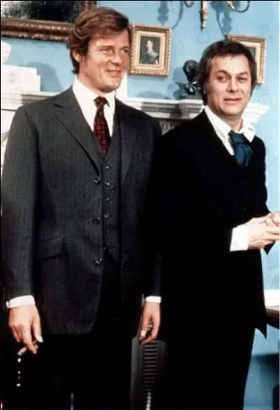 Dans l'pisode 'Un rle en or', dans lequel Brett se fait passer pour Brett, Danny joue son valet qui dit s'appeler ?