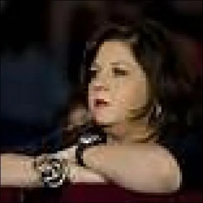 Qui Abby a-t-elle embrassé sur la bouche dans la saison 4 ?