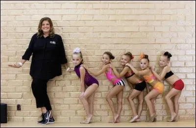 Quel est le nom de la nouvelle équipe d'Abby dans la saison 6 ?