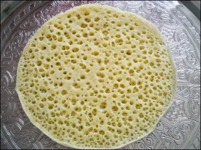 Au Maghreb, on l'appelle entre autres « baghrirs », mais elle porte aussi un autre nom plus évocateur au Maroc : lequel ?