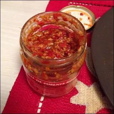Une autre étude chinoise qui a observé les habitudes alimentaires de 200 000 femmes et 300 000 hommes qui mangeaient du piment chili révèle que ceux qui mangeaient chaque jour des repas avec du chili avaient ---- moins de risque de mourir prématurément que ceux qui en mangeaient plus rarement (une ou deux fois par semaine). (Complétez)
(C'est la question chiffre, toujours aussi bête et ennuyeuse.)