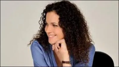 J'arrive en 2005. Je suis issue du milieu bourgeois et je n'ai peur de rien. Meilleure amie d'Estelle, Djawad et Samia, je suis sous menace en 2013. Pour sauver Sacha Malkavian, l'homme de mon cur, déjà marié, je me suicide avec des médicaments. J'avais seulement 27 ans. Je suis...