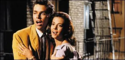 De quelle pièce West Side Story est-elle une adaptation musicale des temps modernes ?