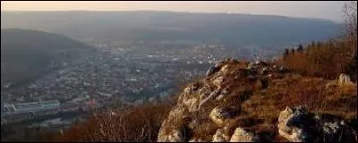 Quel est le nom des habitants de Pont-de-Roide-Vermondans, qui surplombe la vallée du Doubs ?