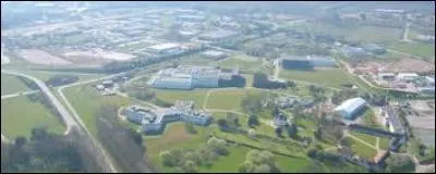 Val-de-Reuil est une des villes les plus jeunes de France. On y trouve le menhir de la Basse-Crémonville. Comment s'appellent ses habitants ?