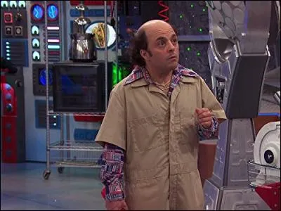 Qui est ce personnage, qui est aussi un super-héros ?