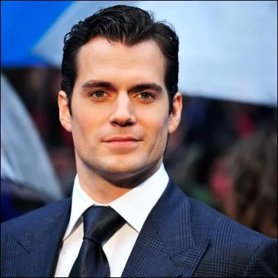 Quel personnage Henry Cavill joue-t-il dans 'Batman V Superman' ?