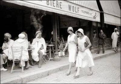 Comment appelle-t-on les Français originaires d'Algérie et, par extension, les Français de souche européenne installés en Afrique française avant l'indépendance ?