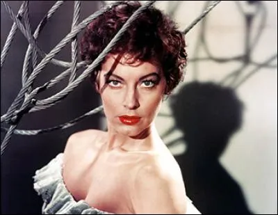 Quelle actrice est à l'affiche du film "La Comtesse aux pieds nus", sorti en 1954 ?