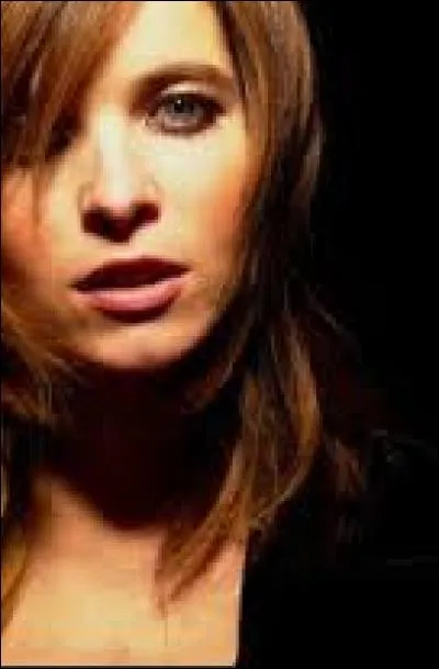 Combien de langues notre actrice parle-t-elle ?