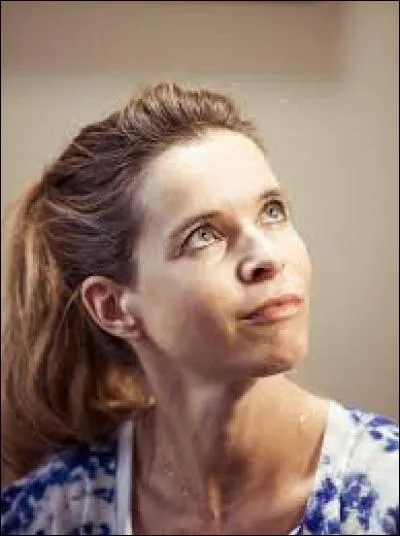 Elle a également une sur :